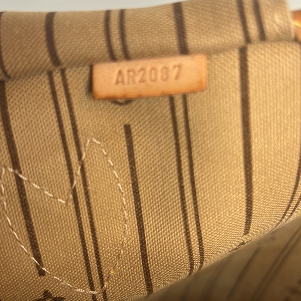 Louis Vuitton Neverfull MM monogram beige interior - Picture 11 of 16